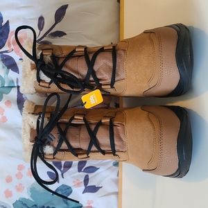 Womens columbia boots NWT